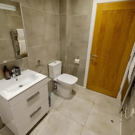 Charming And Bright Flat - Wi-fi Included!