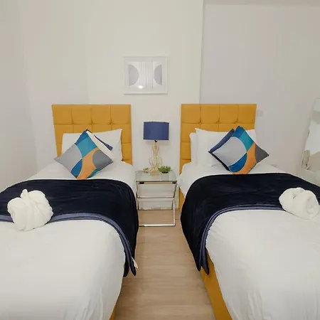 Charming And Bright Flat - Wi-fi Included! Bristol