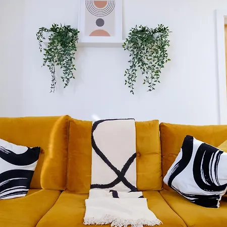 Charming And Bright Flat - Wi-fi Included! *