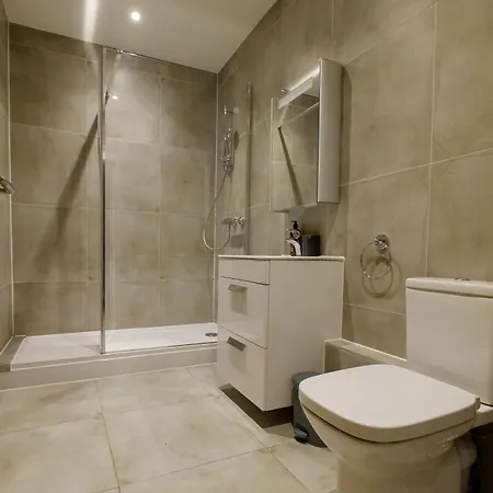 Apartment Charming And Bright Flat - Wi-fi Included! Bristol