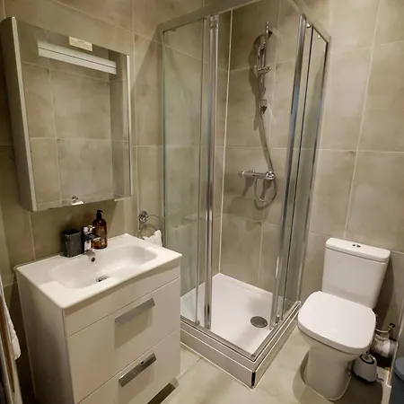 Charming And Bright Flat - Wi-fi Included!