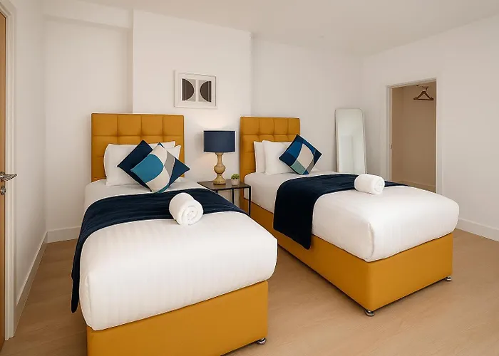 Charming And Bright Flat - Wi-fi Included! Bristol